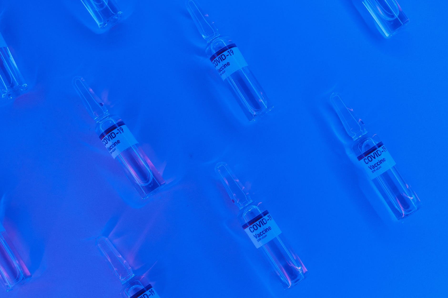 vaccin coronavirus Ã®n flacon sigilat similar Ã®n laborator albastru